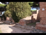 03622 ostia - regio i - insula iii - caseggiato del mitreo di menandro (i,iii,5) - via dei balconi - front - bli ri nordosten.jpg